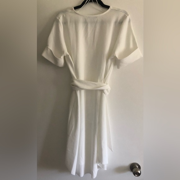 Zara Crêpe White Dress - Picture 2 of 2